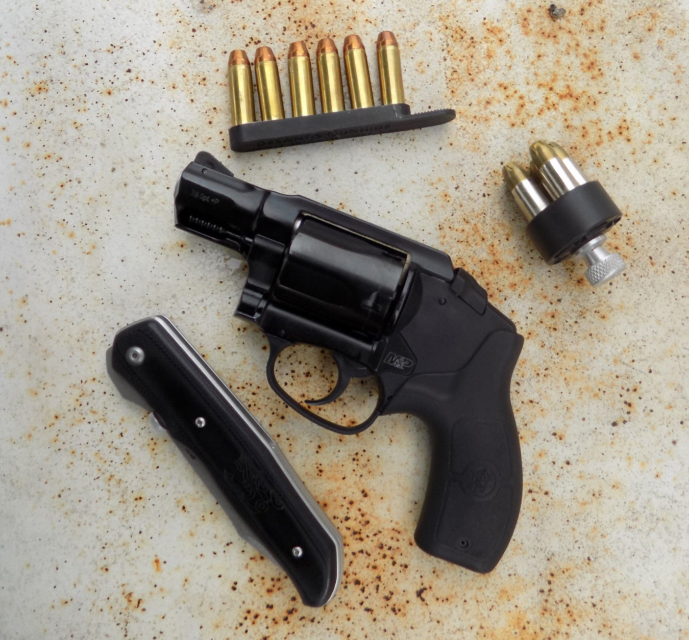 REVOLVER - SMITH & WESSON BODYGUARD - CALIBRE 38 ESPECIAL